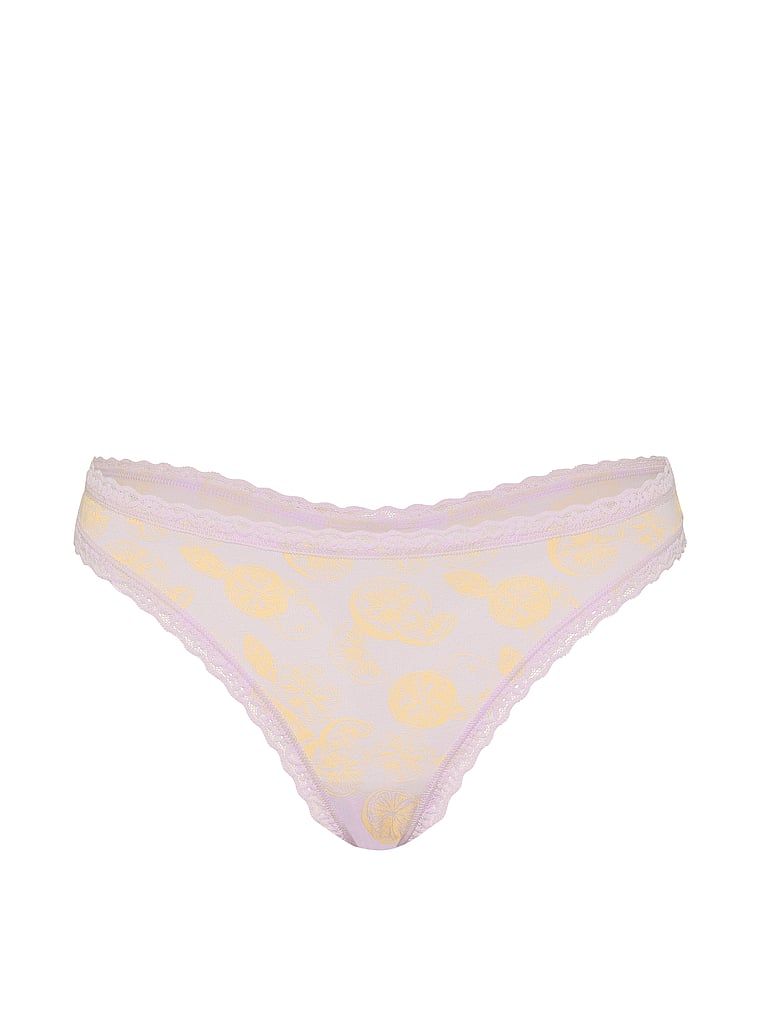 Tanga de bumbac cu dantelă pe margini: talie din dantelă. Produsul este modelat și provine din colecția Lace Trim.
