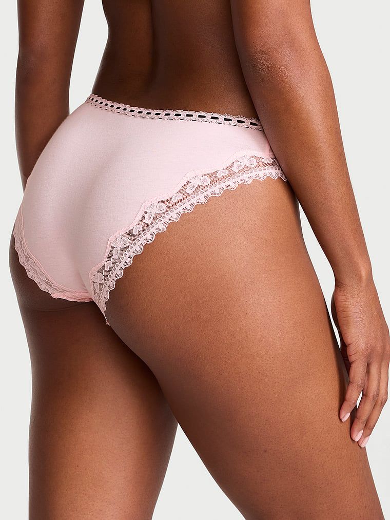 Chiloți din bumbac Bikini cu margini cu dantelă și fundă. Produsul este roz și provine din colecția Lace Trim.