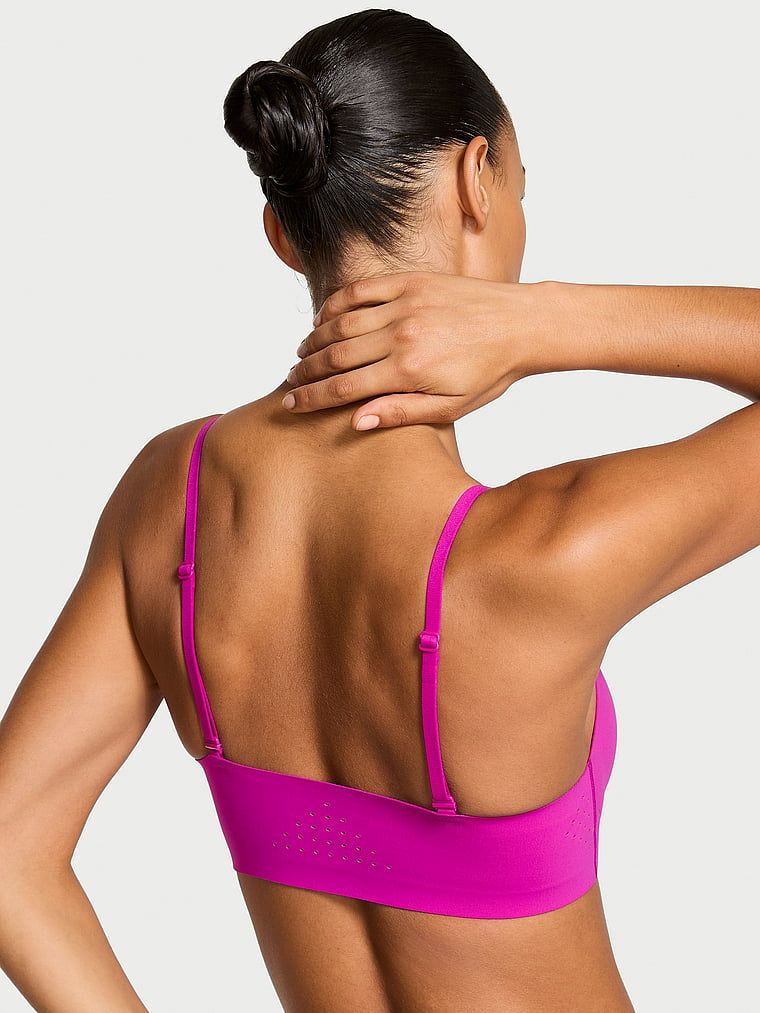 Sutien balcon sport VSX Featherweight. Produsul este de culoare violet și provine din colecția VSX.