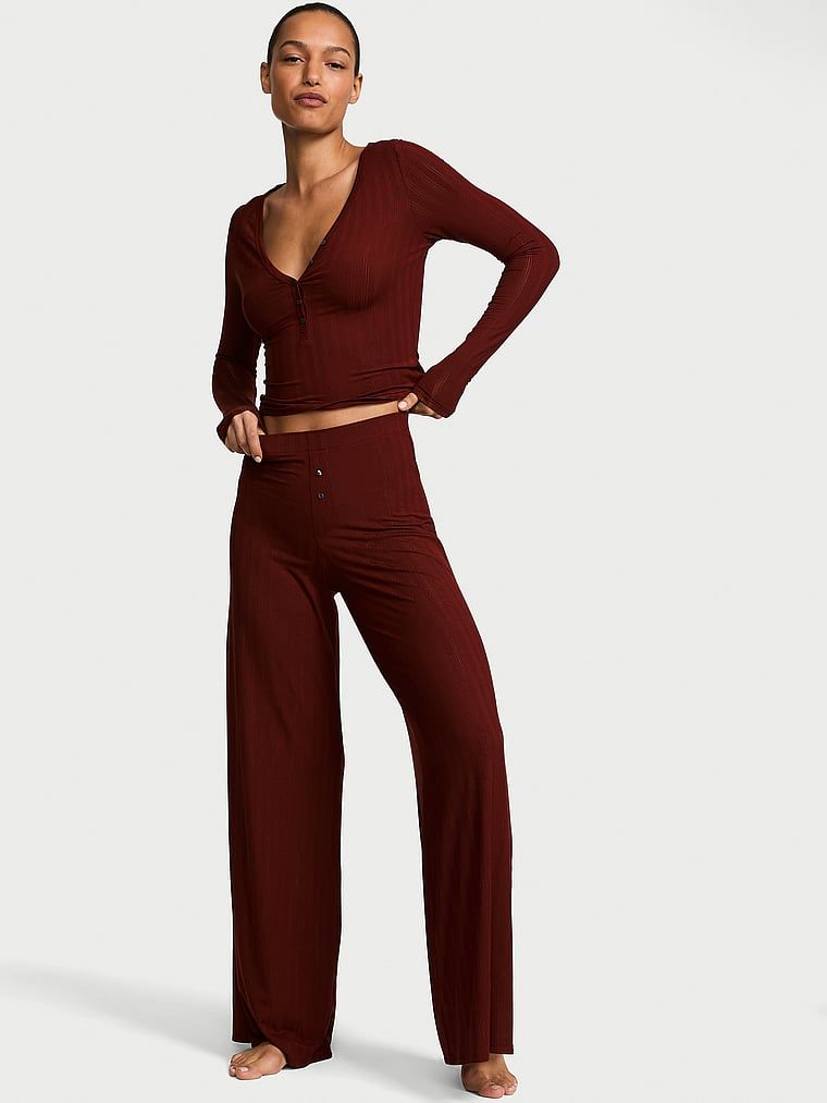 Pijamale făcute din SoSoft modal. Produsul este de culoare maro și provine din colecția Victoria's Secret.