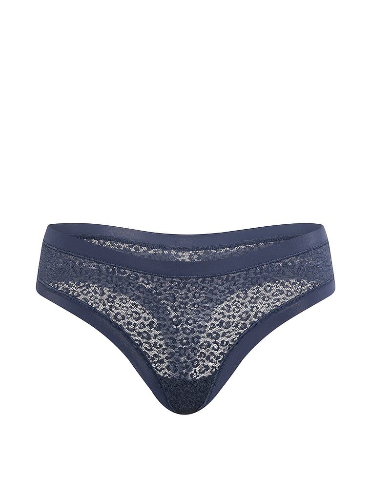 Tanga de dantelă de leopard care nu a apărut. Produsul este albastru și provine din colecția No-Show.