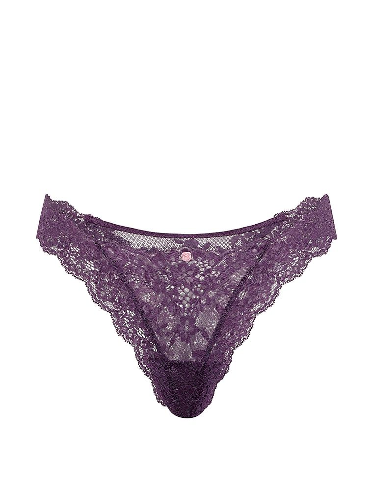 Chiloți brazilieni din dantelă. Produsul este de culoare mov și provine din colecția Dream Angels.