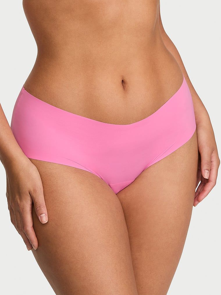 Chiloți fără cusură cu bretele la spatele modelului No-Show Strappy Cheeky. Produsul este roz și provine din colecția No-Show.