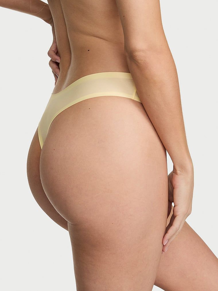 Tanga din microfibră Flex. Produsul este galben și provine din colecția Body by Victoria.