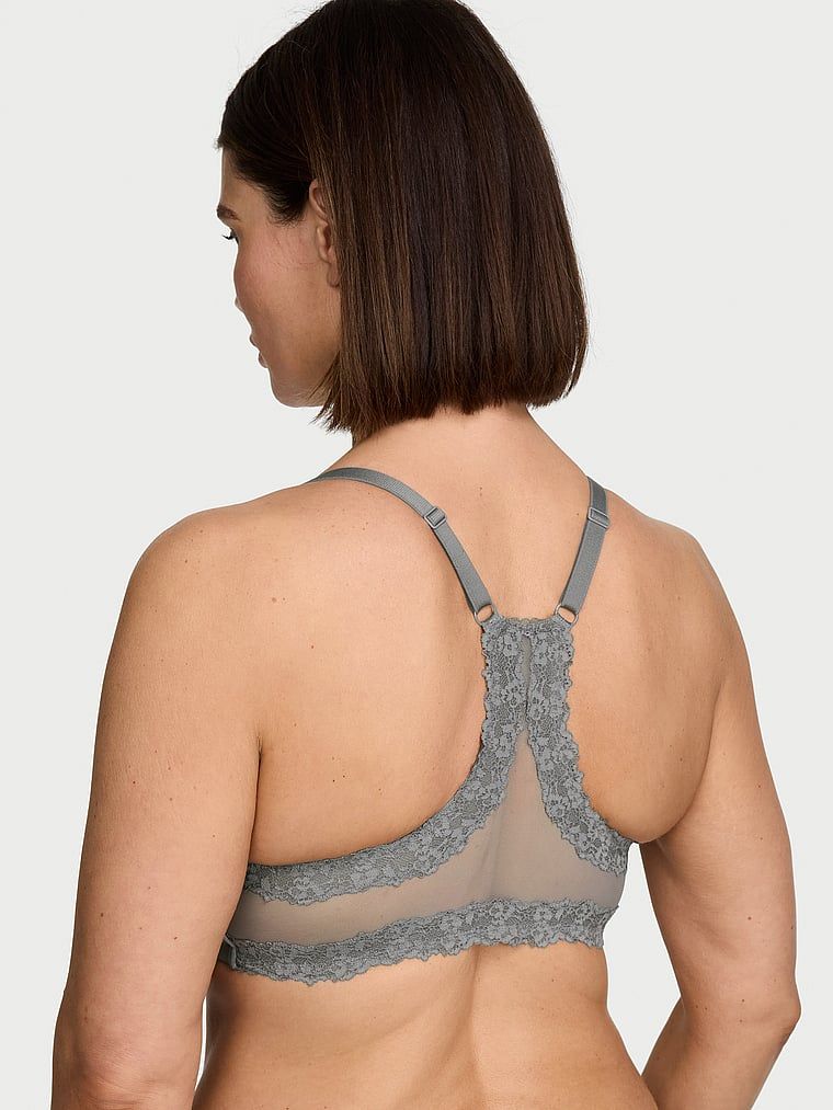 Sutiene cusut ușor, fixat în față cu cupe Racerback bine închise. Produsul este de culoare gri și provine din colecția Body by Victoria.