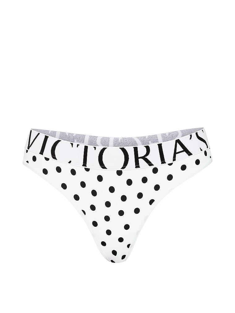 Tanga cu logo-ul Cool. Produsul este modelat și provine din colecția Victoria's Secret.