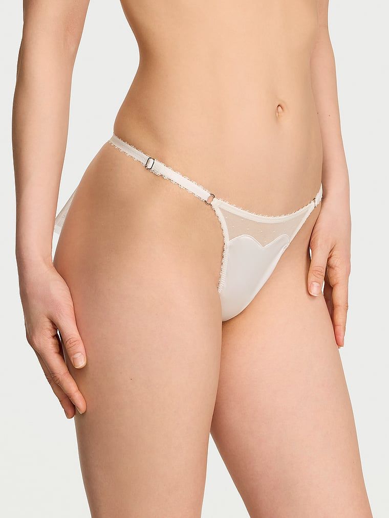 Mireasă Tease Fundiță Tanga de mireasă cu fundiță în spate. Produsul este alb și provine din colecția Victoria's Secret.