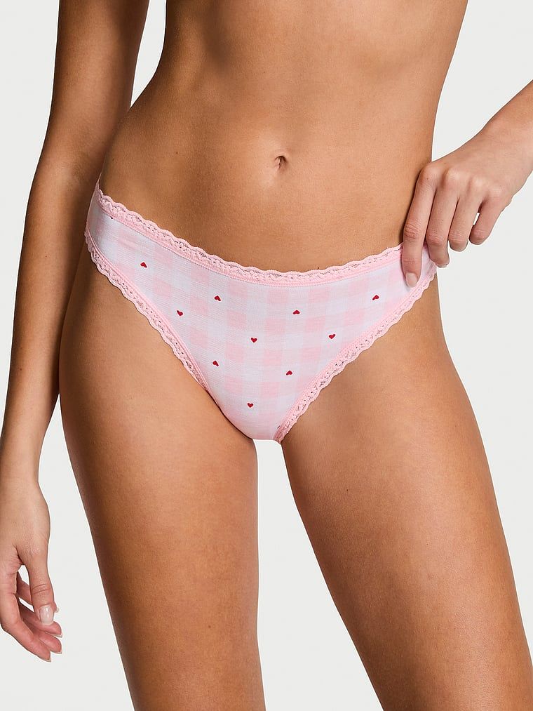 Chiloți din bumbac cu dantelă cu dantelă și baie de baie. Produsul este modelat și provine din colecția Lace Trim.