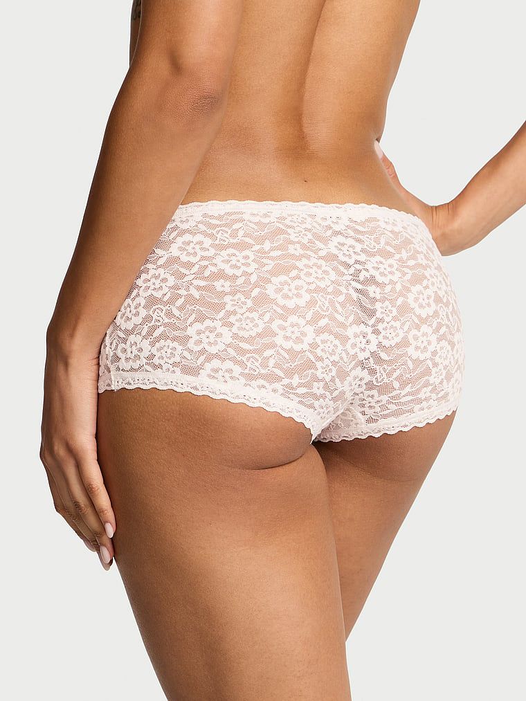 Pantaloni scurți din dantelă, pantaloni scurți cu talie joasă Boyshort. Produsul este de culoare albă și provine din colecția Lacie.