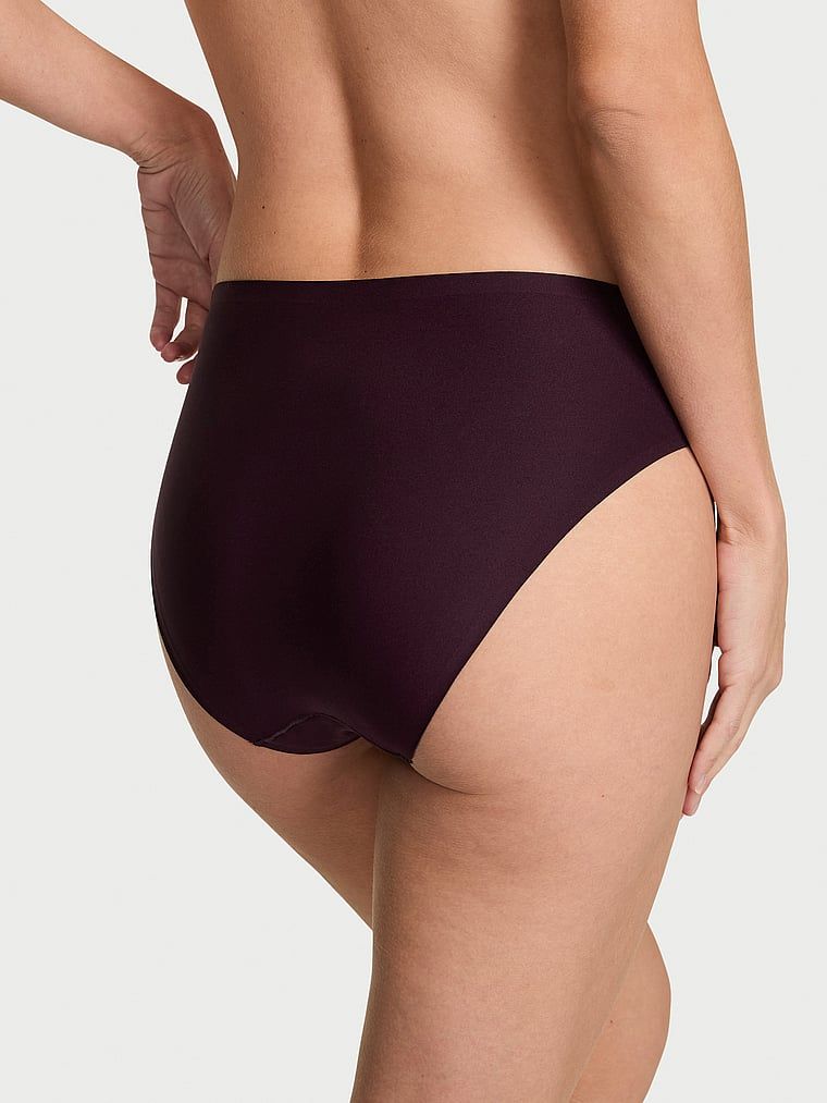 Chiloți de bikini flexibili din microfibră. Produsul este de culoare violet și provine din colecția Body by Victoria.
