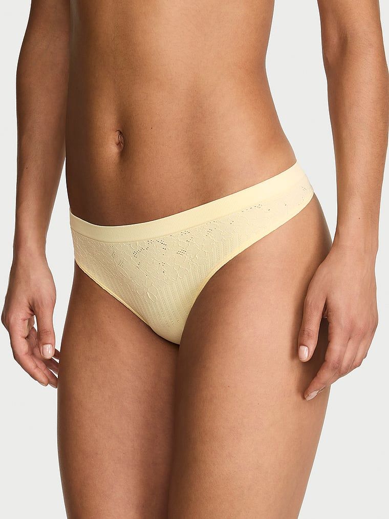Ribă florală tanga. Produsul este de culoare galbenă și provine din colecția Seamless (Seamless Collection).