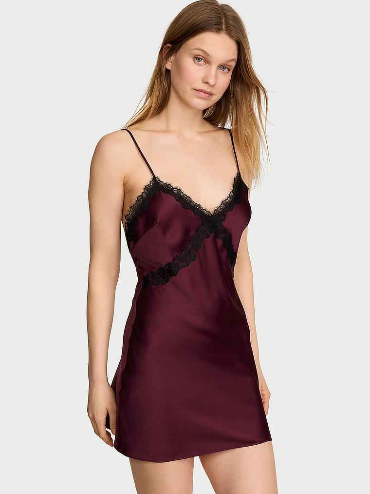 Cămașă de noapte din satin și trandafir. Produsul este roz și provine din colecția Very Sexy.