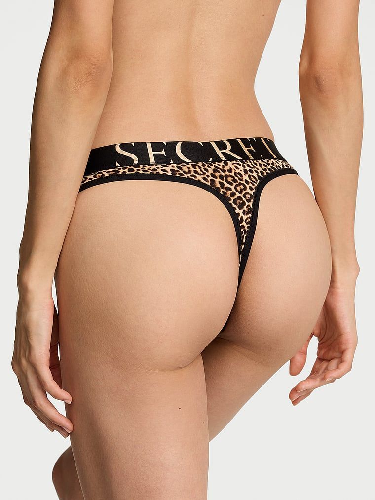Logo-ul Exploded cu tanga de bumbac. Produsul este modelat și provine din colecția Bumbac.