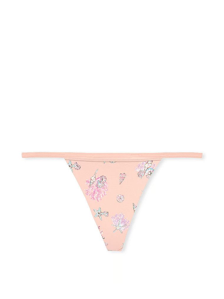 Tanga din bumbac elastic. Produsul este modelat și provine din colecția Victoria's Secret.