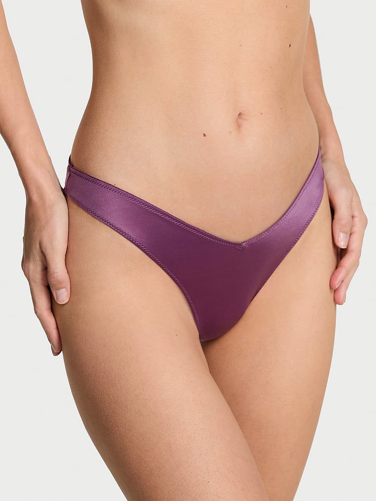 Tanga cu bretele la spate și croială înaltă cu bretele cu spate înalt. Produsul este de culoare violet și provine din colecția Very Sexy.