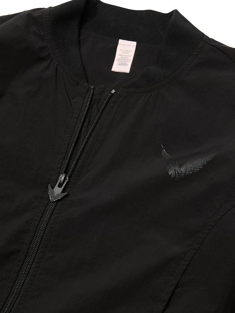 Jachetă bomber VSFS 2025. Produsul este negru și provine din colecția Angel Essentials.