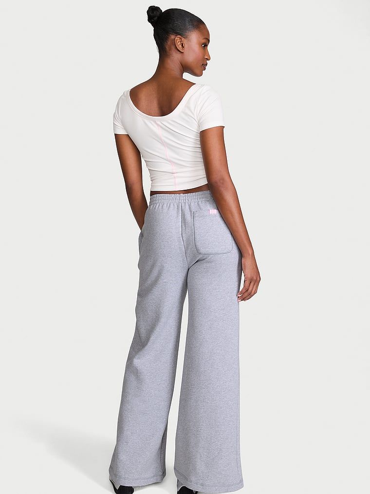 Pantaloni de trening iconici din bumbac. Produsul este de culoare gri și provine din colecția Angel Essentials.