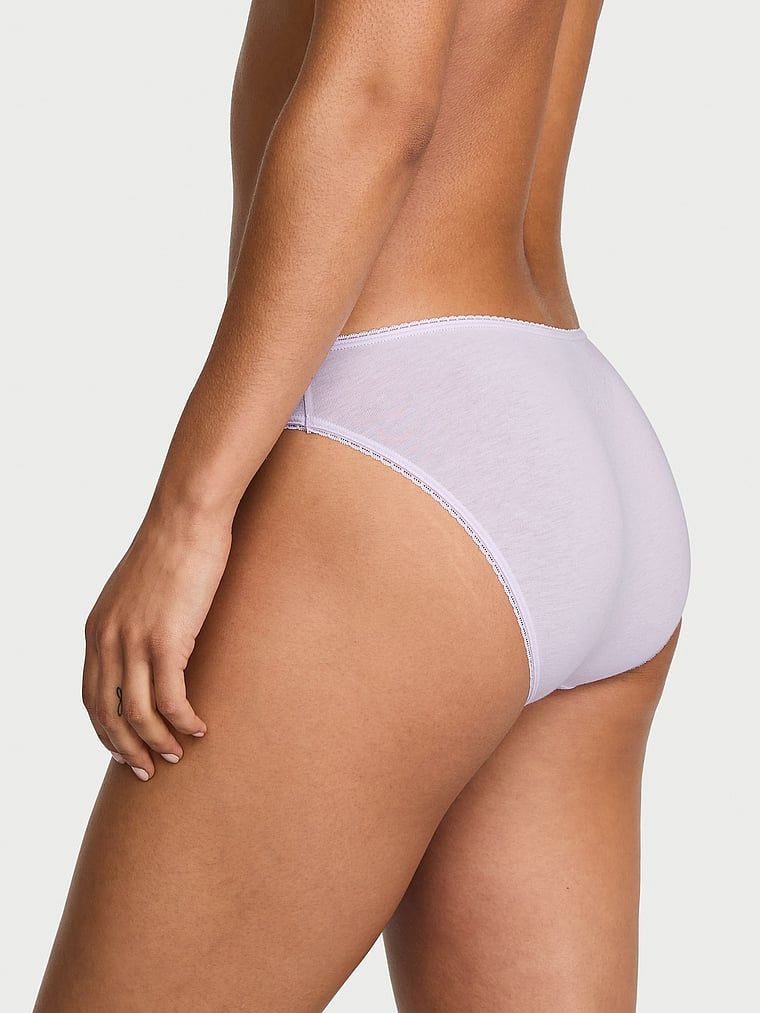 Chiloți din bumbac cu dantelă de bikini. Produsul este de culoare mov și provine din colecția Victoria's Secret.