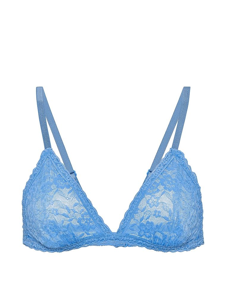 Bralette din dantelă fără căptușeală. Produsul este albastru și provine din colecția Victoria's Secret.