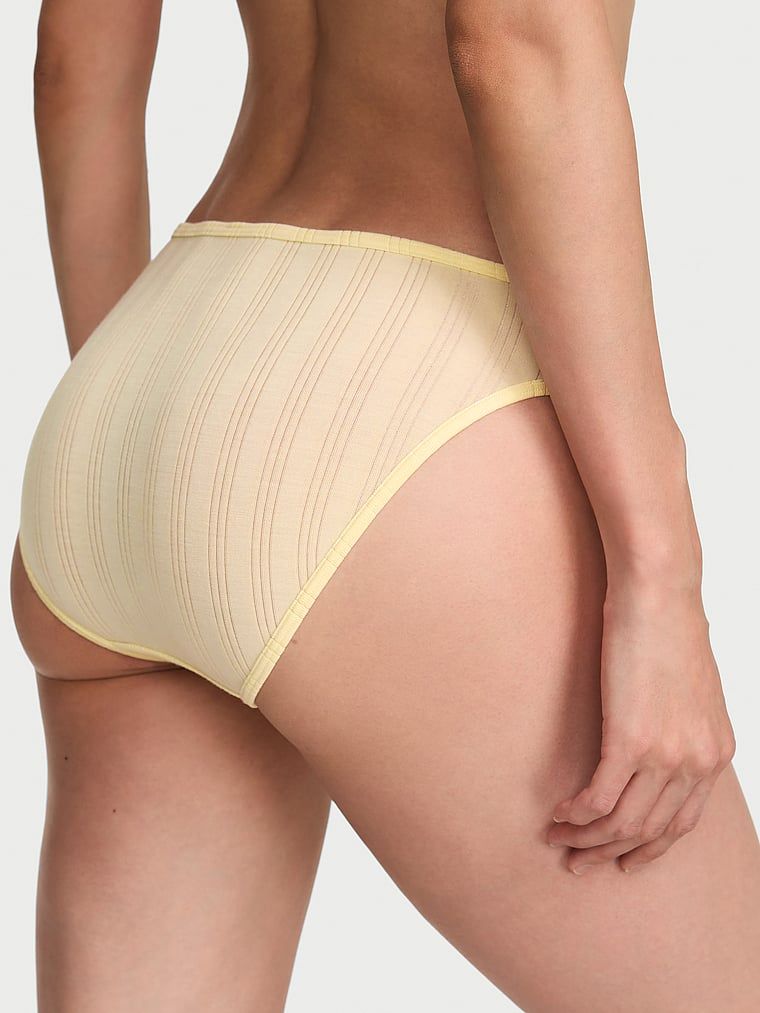 Chiloți făcuți din modalul Ultra-Fine Bikini. Produsul este galben și provine din colecția Victoria's Secret.