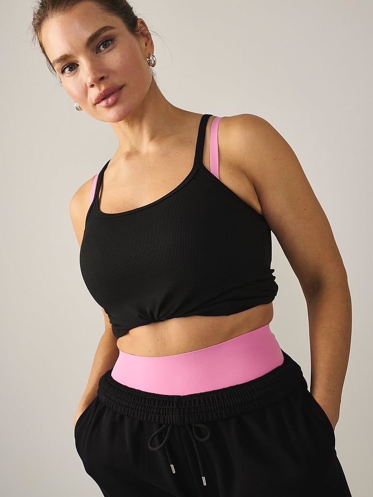 Topul de dormit din bumbac mix & match. Produsul este negru și provine din colecția Victoria's Secret.
