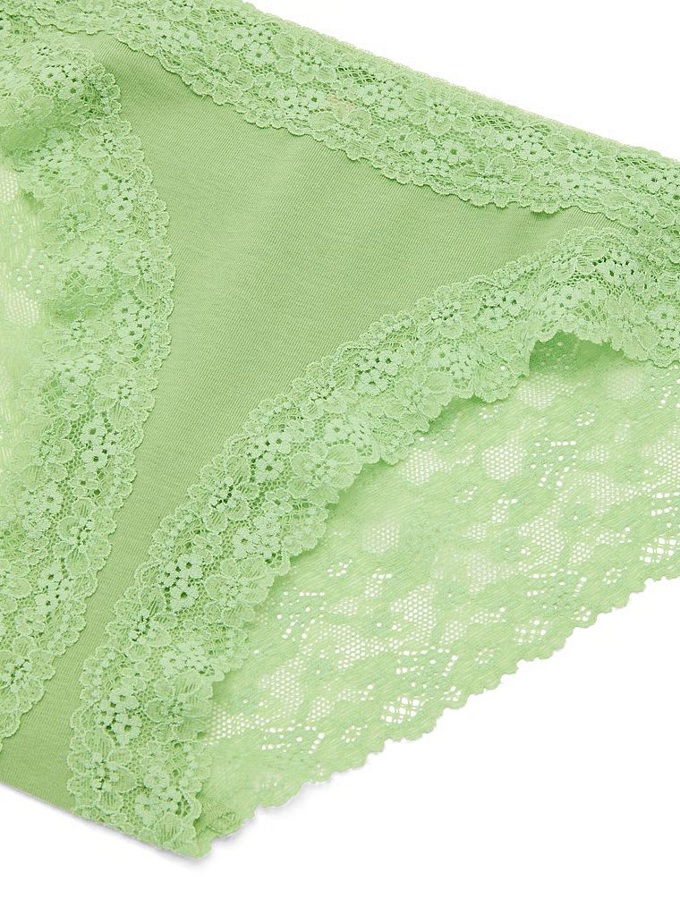 Chiloți de bumbac cu dantelă la spatele costumului de baie. Produsul este de culoare verde și provine din colecția Lace Trim.