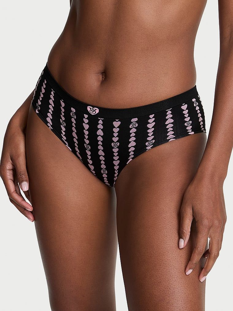 Chiloți hiphugger cu dungi de inimă fără cusură. Produsul este modelat și provine din colecția Seamless (Seamless Collection).