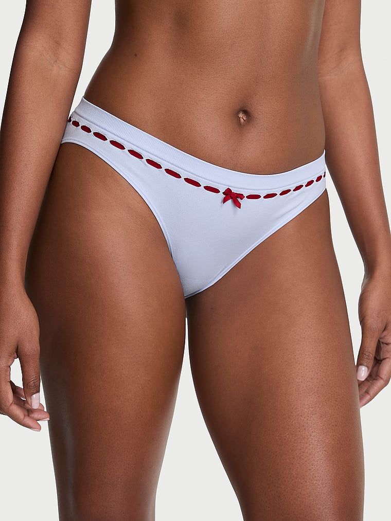 Chiloți bikini cu sloturi cu panglică fără cusură. Produsul este de culoare mov și provine din colecția Seamless (Seamless Collection).
