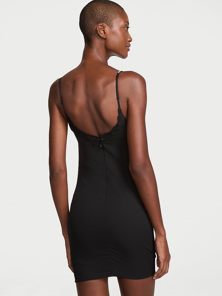 Rochie cu mini push-up Shine Strap integrat. Produsul este negru și provine din colecția Very Sexy.