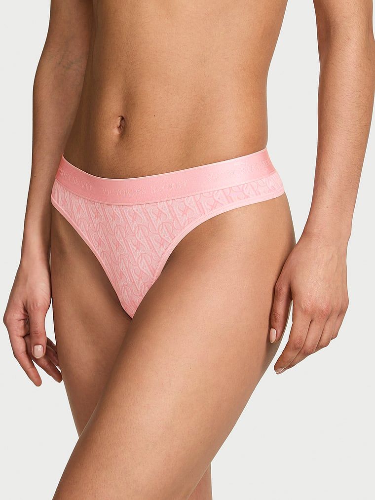 Tanga de bumbac cu logo la talie. Produsul este modelat și provine din colecția Bumbac.