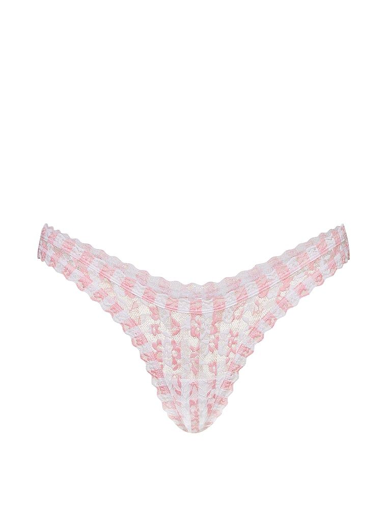 Tanga Ultra-Mini Scoop din dantelă. Produsul este modelat și provine din colecția Lacie.