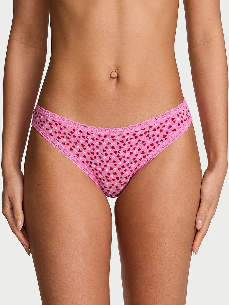 Chiloți din bumbac cu dantelă cu dantelă și baie de baie. Produsul este modelat și provine din colecția Lace Trim.