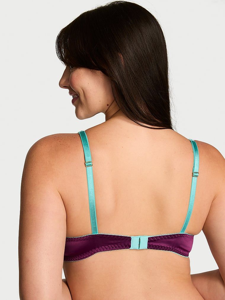 Sutiene fără sârmă, fără sârmă, satin Tease. Produsul este de culoare mov și provine din colecția Victoria's Secret.