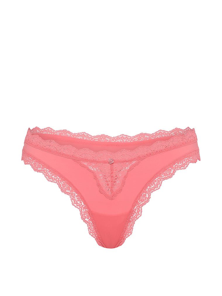 Tanga cu dantelă și margini în dantelă. Produsul este roz și provine din colecția Dream Angels.