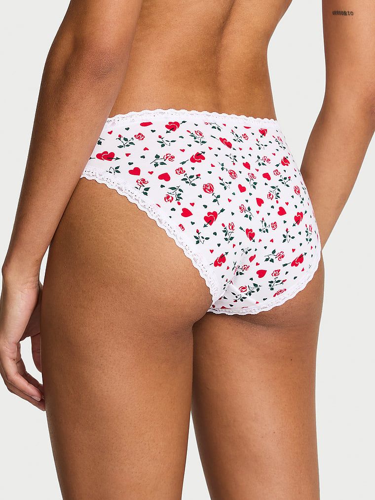 Chiloți din bumbac cu dantelă cu dantelă și baie de baie. Produsul este modelat și provine din colecția Lace Trim.