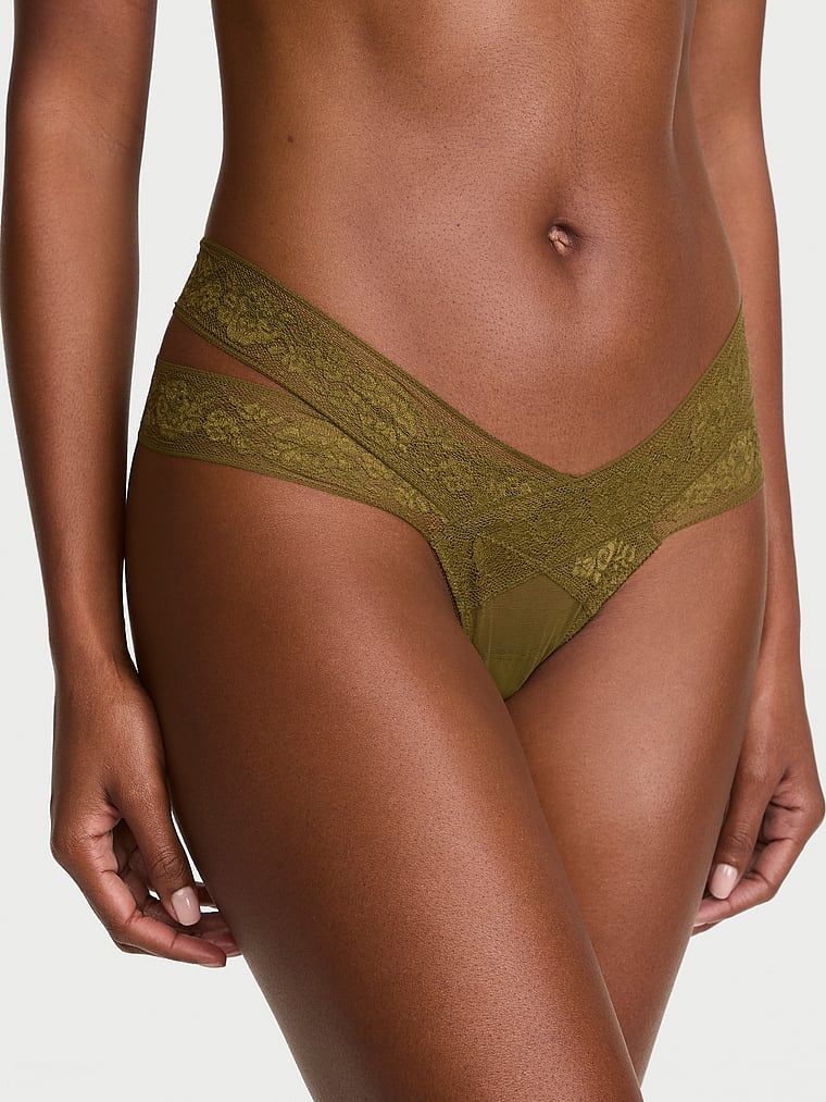 Tanga cu decupaje și dantelă cu bretele. Produsul este de culoare verde și provine din colecția Very Sexy.
