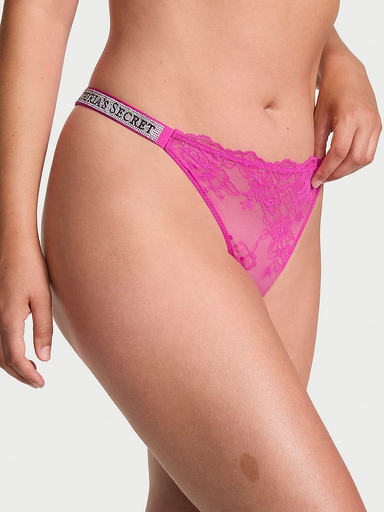 Chiloți brazilieni din dantelă cu dungi braziliene Shine Strap. Produsul este roz și provine din colecția Very Sexy.