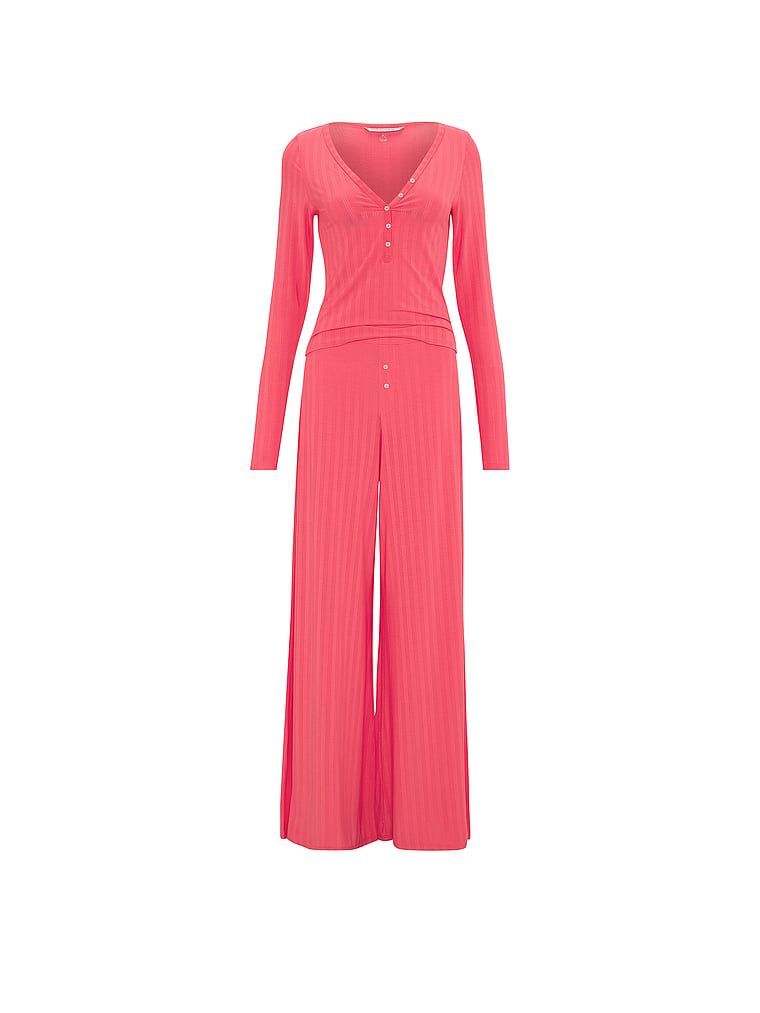 Pijamale făcute din SoSoft modal. Produsul este roșu și provine din colecția Victoria's Secret.