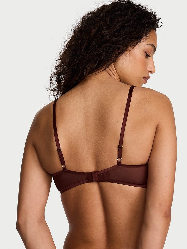 Sutien balconette Sheer Reveal fără căptușeală. Produsul este modelat și provine din colecția Very Sexy.