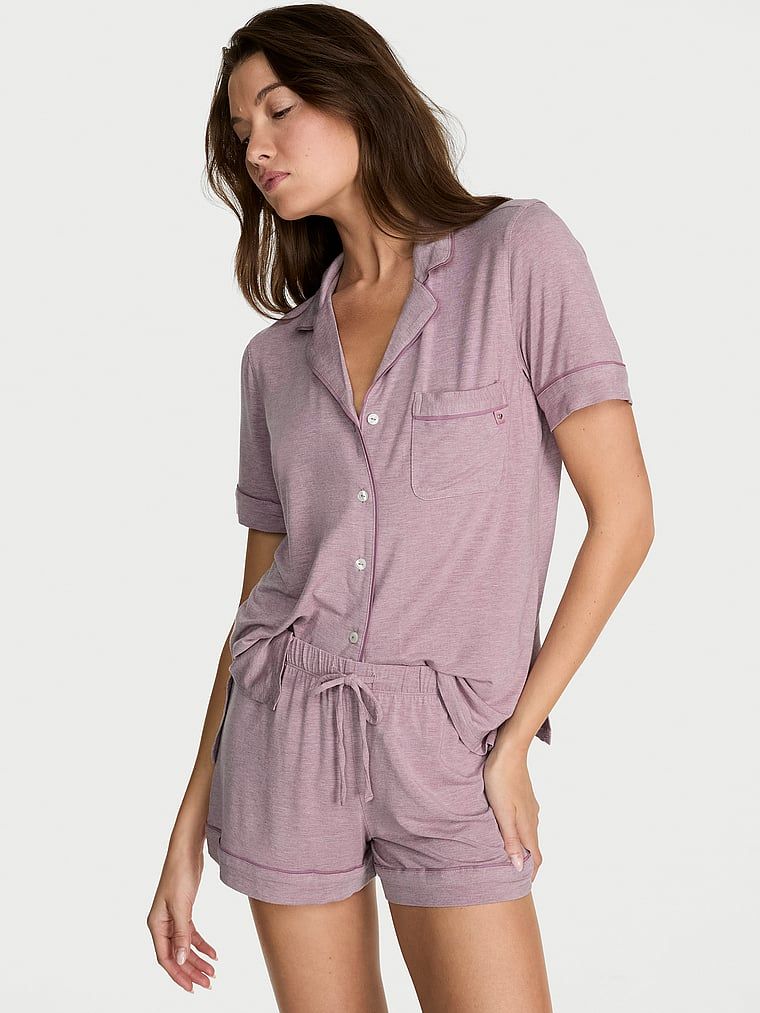 Pijamale modale cu pantaloni scurți SoSoft. Produsul este de culoare mov și provine din colecția Victoria's Secret.