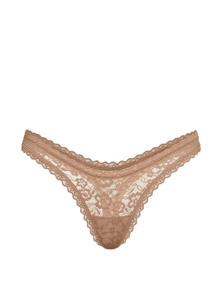 Tanga Ultra-Mini Scoop din dantelă. Produsul este de culoare bej și provine din colecția Lacie.