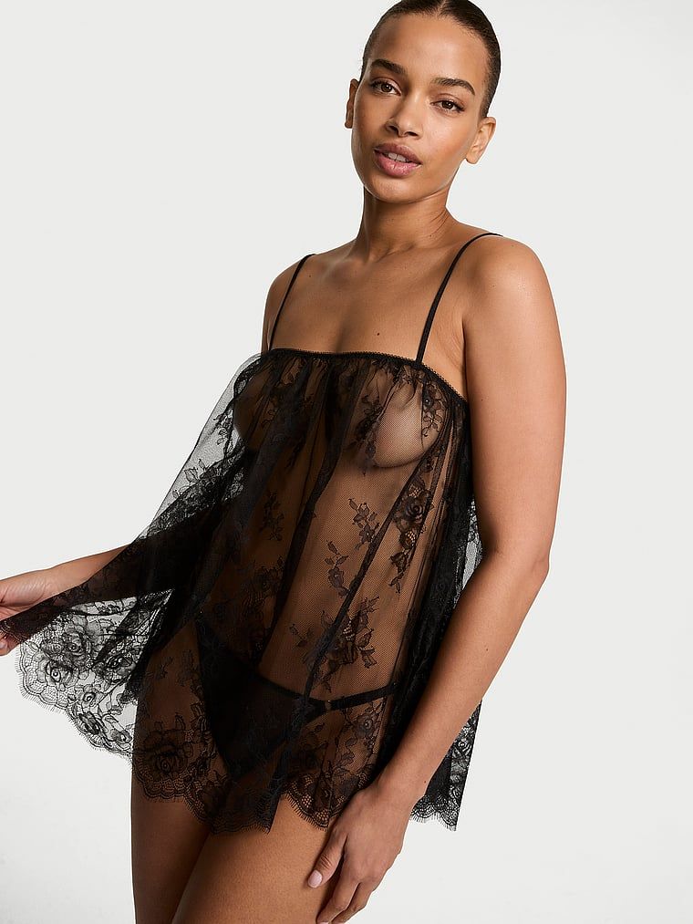 Very Sexy Set Babydoll cu decolteu drept, din dantelă cu trandafiri