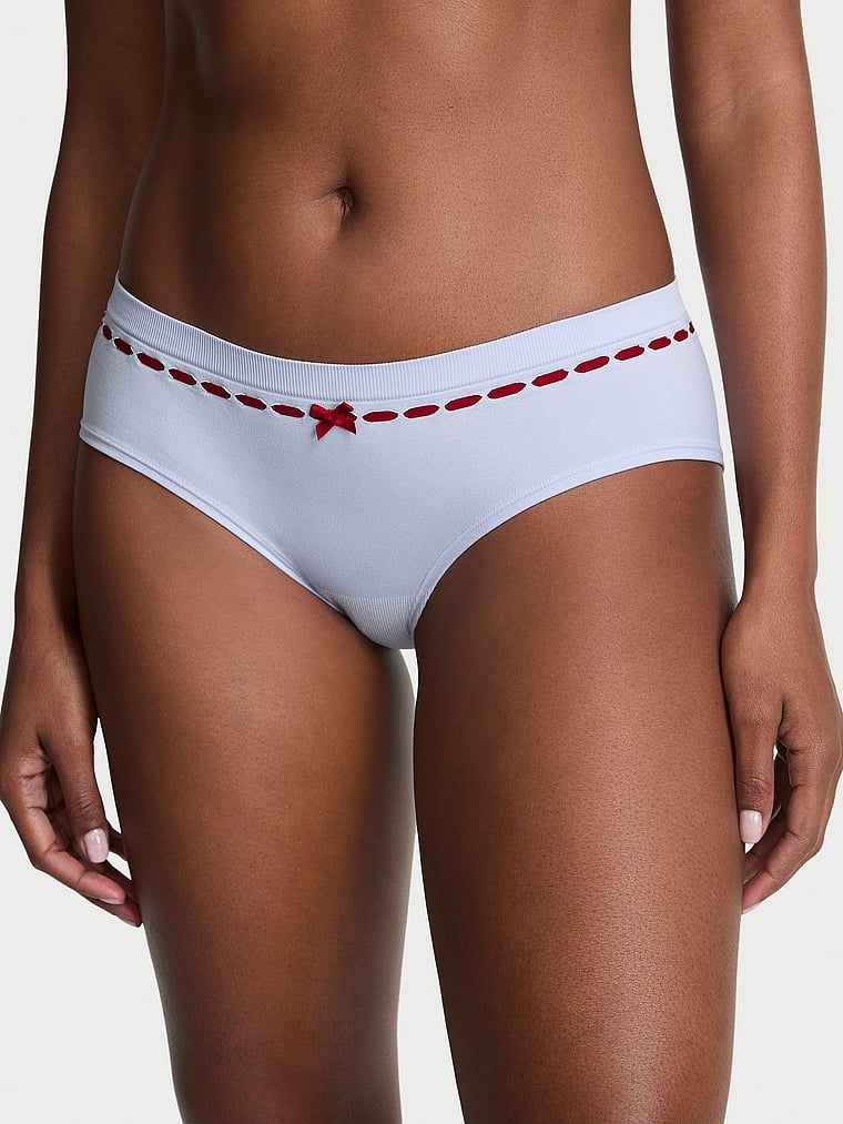Chiloți hiphugger cu sloturi cu panglici fără cusură. Produsul este de culoare mov și provine din colecția Seamless (Seamless Collection).
