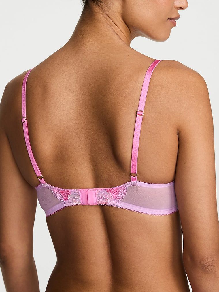 Sutien push-up cu broderie în acuarelă. Produsul este modelat și provine din colecția Dream Angels.