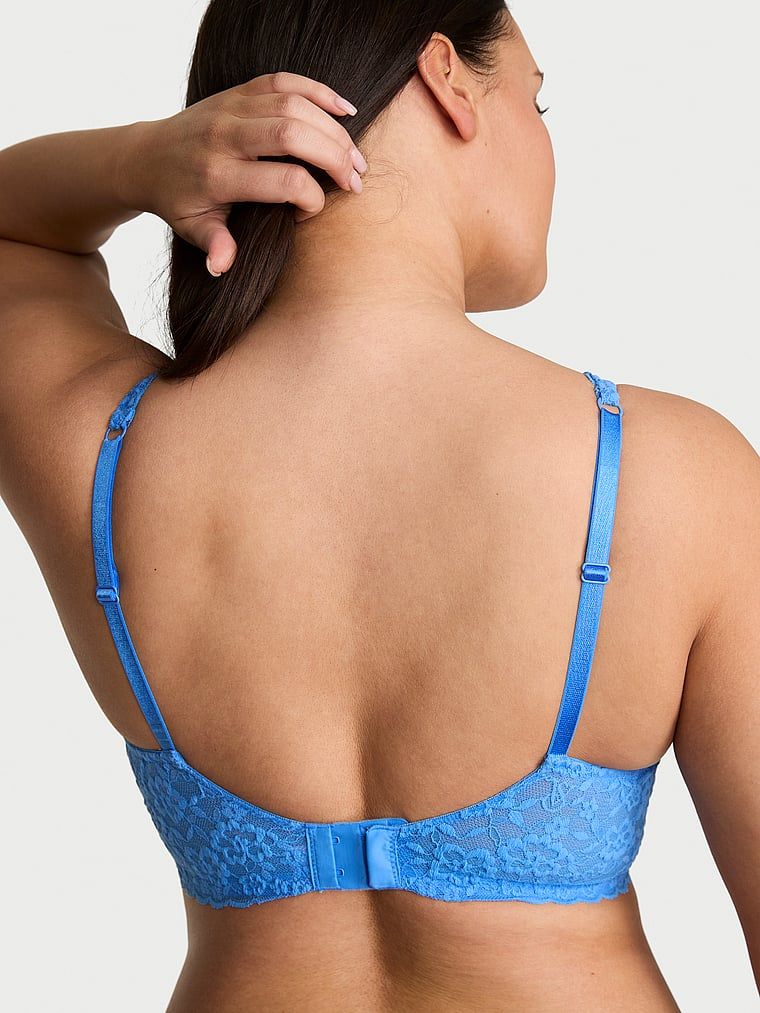 Sutien balconette din dantelă fără căptușeală. Produsul este albastru și provine din colecția Victoria's Secret.