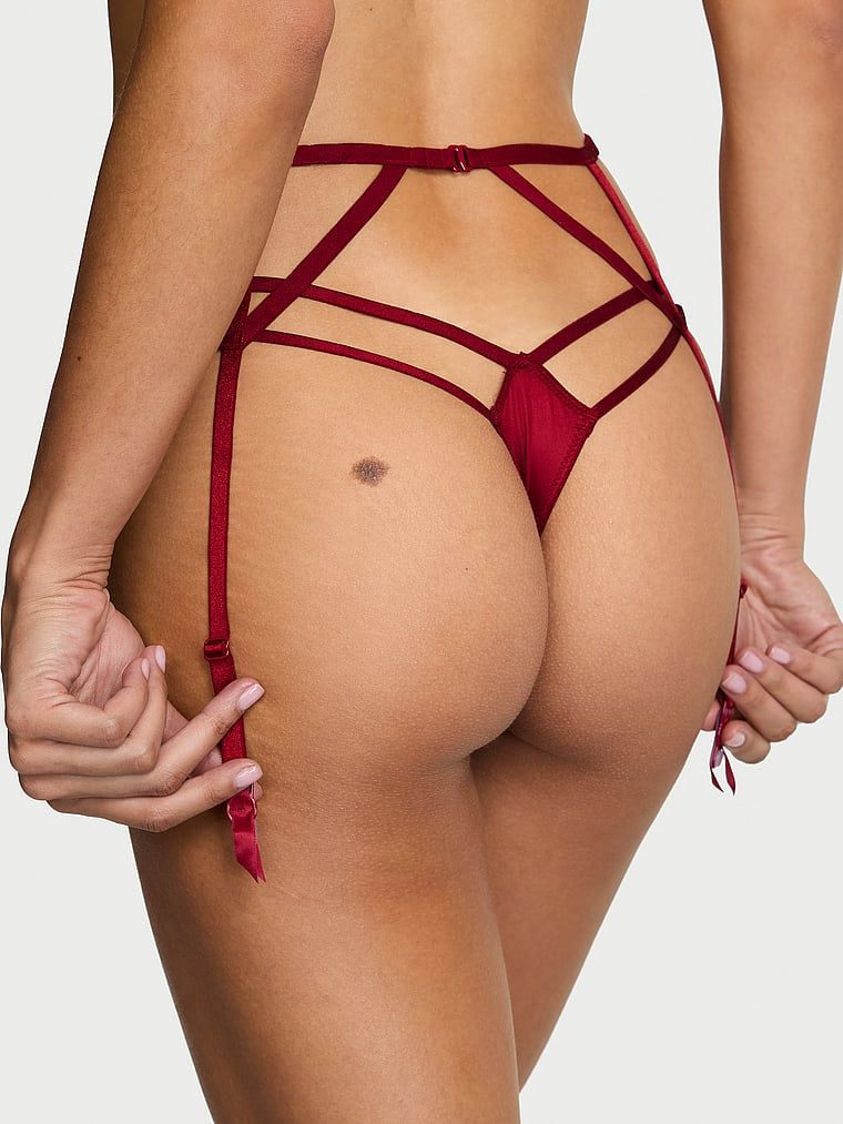 Curea jartiertieră Scarlet Rose Shine. Produsul este roșu și provine din colecția Very Sexy.