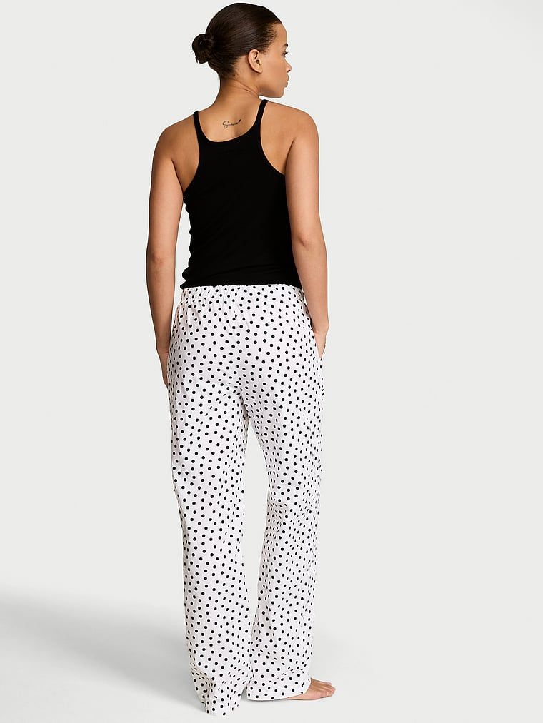 Pantaloni de pijama Heritage din bumbac Mix & Match. Produsul este modelat și provine din colecția Victoria's Secret.