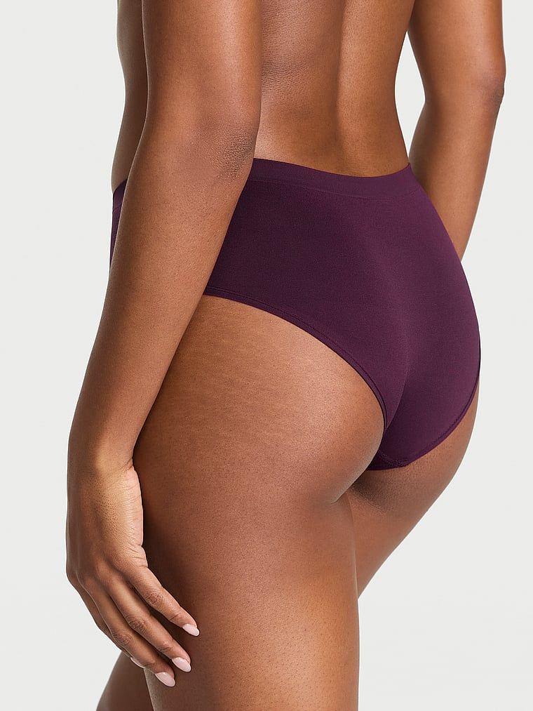 Chiloți fără cusături Hiphugger. Produsul este de culoare violet și provine din colecția Seamless