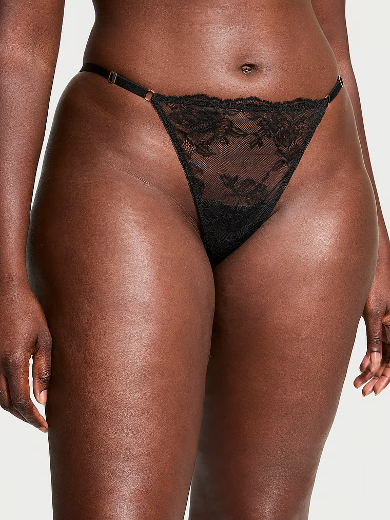 Tanga din dantelă cu bretele reglabile Rose Lace V-String. Produsul este negru și provine din colecția Very Sexy.