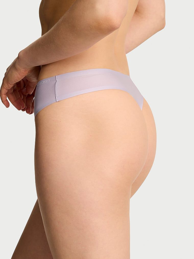 Tanga din microfibră Flex. Produsul este de culoare mov și provine din colecția Body by Victoria.